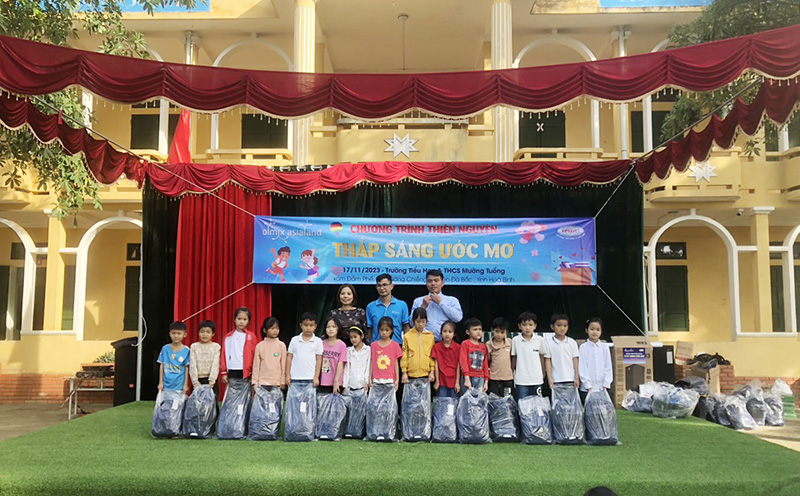 Công ty Viphavet thiện nguyện tại trường Tiểu học và THCS Mường Tuổng (Hòa Bình)