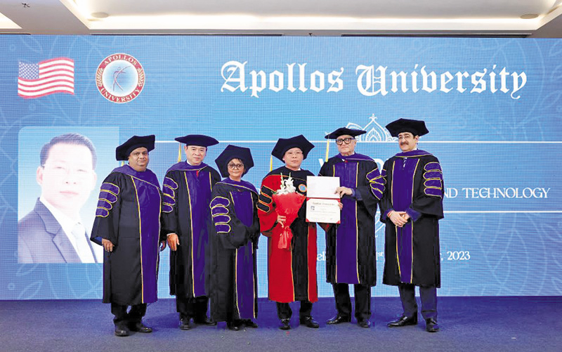 Ông Lê Văn Dư được sắc phong Tiến sĩ danh dự ngành chăn nuôi của Trường Đại học Apollos