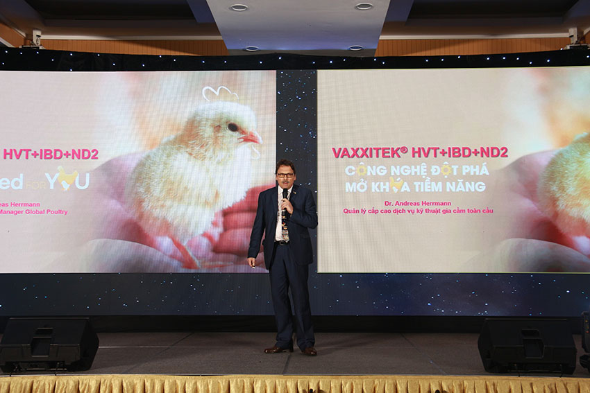 ra mắt vaccine VAXXITEK®HVT + IBD + ND